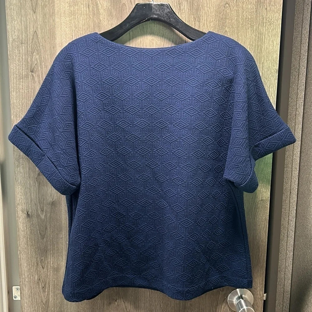 BOBEAU Boxy Cut Cuffed Sleeve Tee - Picture 4 of 6